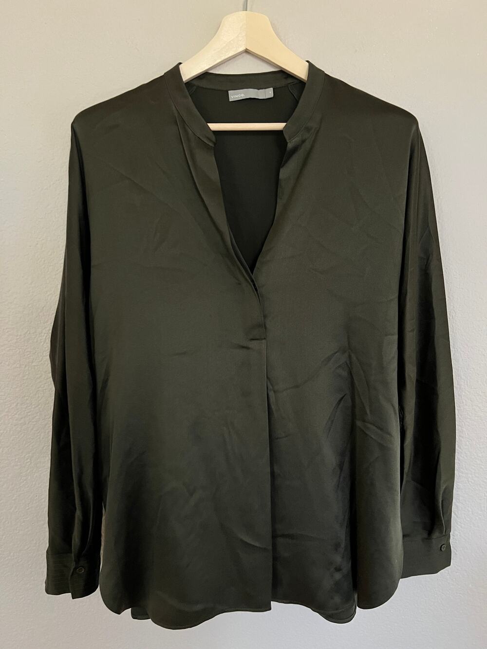 Vince 100% Silk Flowy Blouse Dark Green V Neck Popover Tunic Top Women's Medium